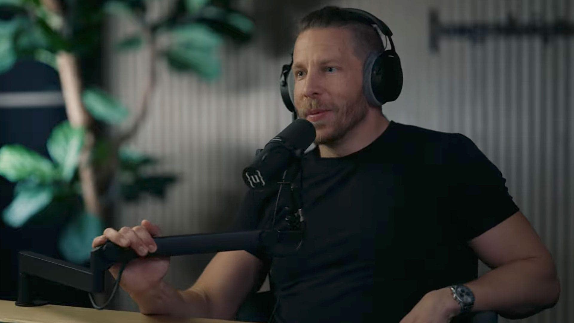 Landesmedienanstalt geht gegen Höcke-Podcast von „Ben ungeskriptet“ vor