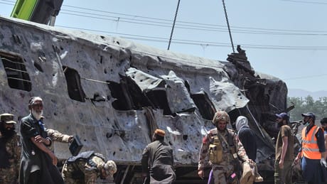 Bombenanschlag nahe Bahnstrecke in Südwestpakistan – Tote und zahlreiche Verletzte Bombenanschlag nahe Bahnstrecke in Südwestpakistan – Tote und zahlreiche Verletzte