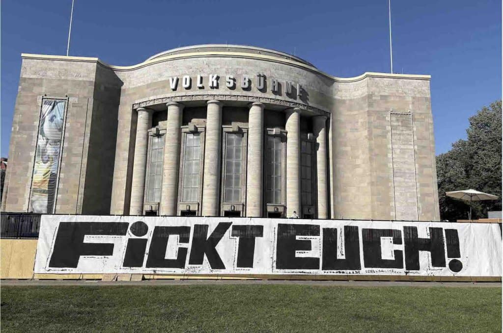 „Fickt Euch!“: Volksbühne beleidigt ihre Geldgeber – Sie! „Fickt Euch!“: Volksbühne beleidigt ihre Geldgeber – Sie!