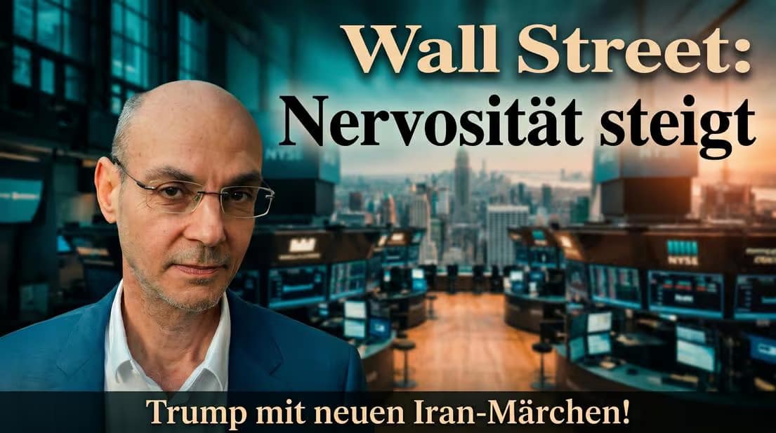 Hauptbildschirm mit Börsenmonitoren und Stadtblick, Fokus auf Wall Street.