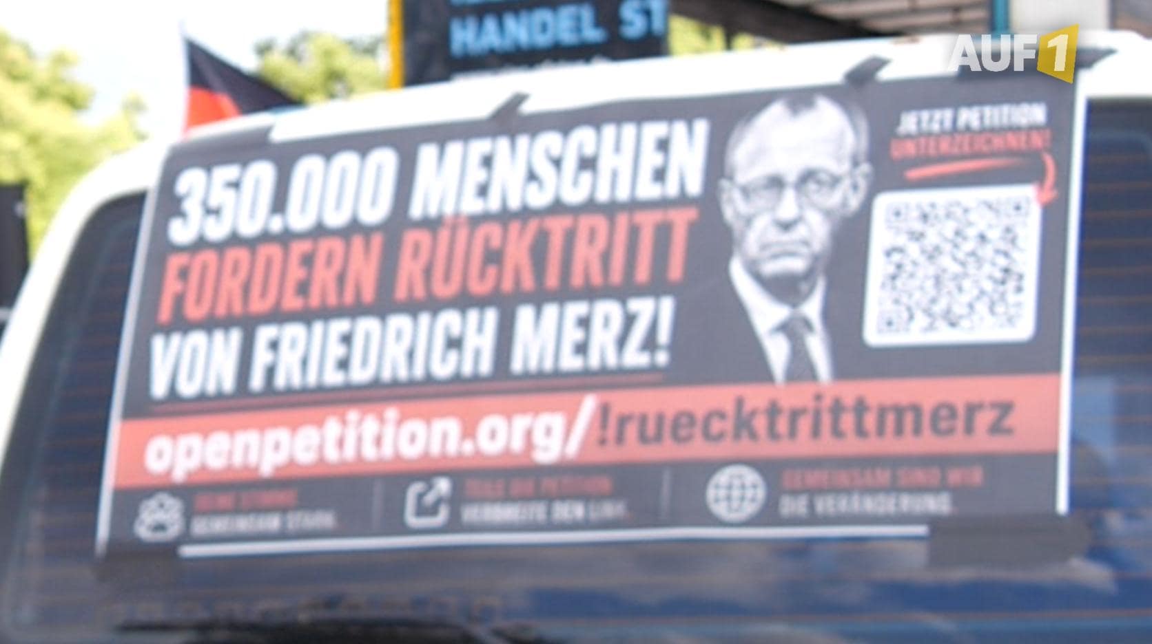 Demo für Merz-Rücktritt: „Jüngste Entscheidungen haben Fass zum Überlaufen gebracht“ Demo für Merz-Rücktritt: „Jüngste Entscheidungen haben Fass zum Überlaufen gebracht“