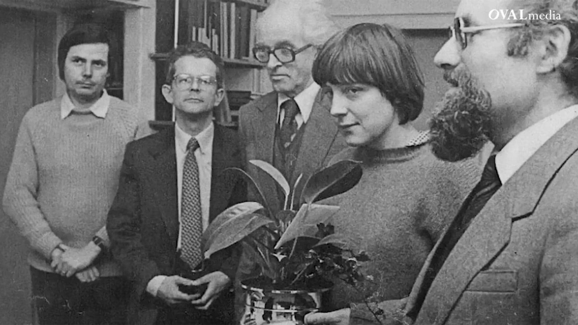Alles über Angela – Teil 1: DDR-Merkel | Ein Film von OVALmedia (TEASER) Alles über Angela – Teil 1: DDR-Merkel | Ein Film von OVALmedia (TEASER)
