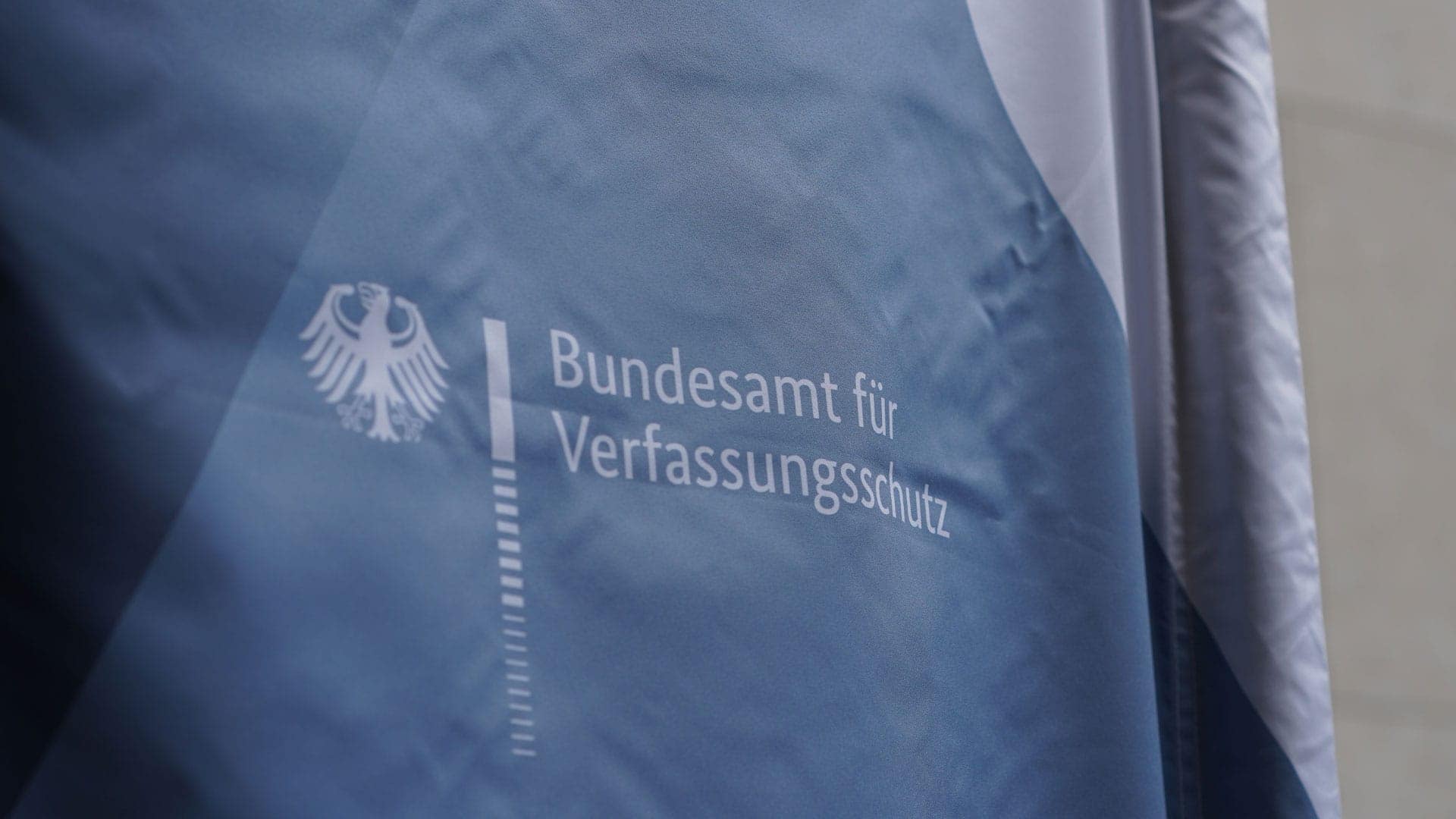 Kabinett beschließt Ausweitung der Geheimdienst-Befugnisse Kabinett beschließt Ausweitung der Geheimdienst-Befugnisse