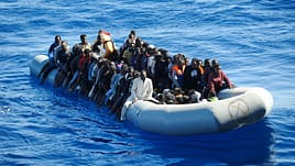 Das Asyl-Debakel im Mittelmeer | Von Janine Beicht Das Asyl-Debakel im Mittelmeer | Von Janine Beicht