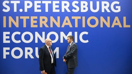Nach langjähriger Pause: Vorsitzender der US-Kommission für bildende Künste besucht SPIEF Nach langjähriger Pause: Vorsitzender der US-Kommission für bildende Künste besucht SPIEF