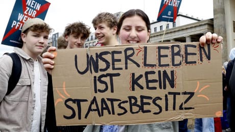 Grundrechte-Report 2026 warnt vor zunehmender Militarisierung Grundrechte-Report 2026 warnt vor zunehmender Militarisierung
