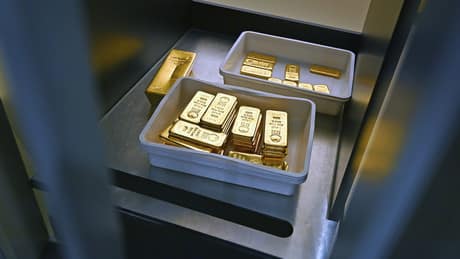 CIA-Agent hortet mehr als 300 Goldbarren zu Hause – FBI greift durch und findet noch Luxusuhren CIA-Agent hortet mehr als 300 Goldbarren zu Hause – FBI greift durch und findet noch Luxusuhren