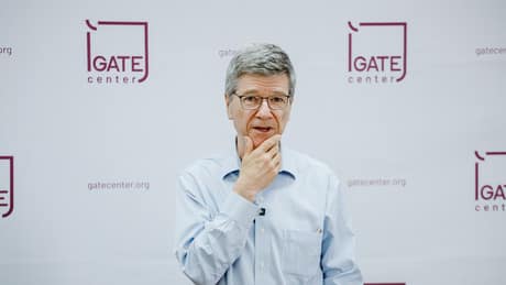 Jeffrey Sachs fragt Kanzler Merz: „Werden Sie sich für Frieden einsetzen?“ Jeffrey Sachs fragt Kanzler Merz: „Werden Sie sich für Frieden einsetzen?“
