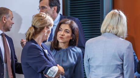 Wirtschaftsministerium: Harter Gegenwind auf Personalversammlung für Ministerin Katherina Reiche Wirtschaftsministerium: Harter Gegenwind auf Personalversammlung für Ministerin Katherina Reiche