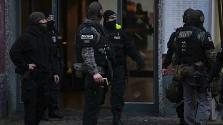 Berlin: Ermittlungserfolg zu Schusswaffengewalt – 29 Tatverdächtige in Untersuchungshaft Berlin: Ermittlungserfolg zu Schusswaffengewalt – 29 Tatverdächtige in Untersuchungshaft