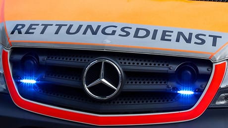 Viele Kinder verletzt – schwere Buskollision im Münchner Umland Viele Kinder verletzt – schwere Buskollision im Münchner Umland