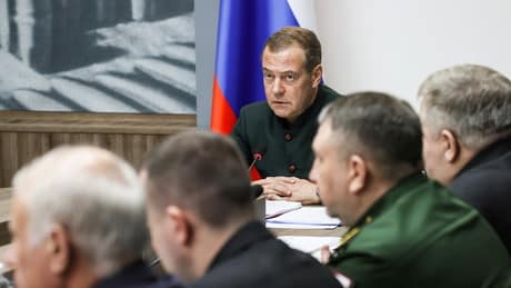 Liveticker Ukraine-Krieg – Medwedew: Keine Regeln mehr im Kampf gegen Kiews Neonazi-Regime Liveticker Ukraine-Krieg – Medwedew: Keine Regeln mehr im Kampf gegen Kiews Neonazi-Regime