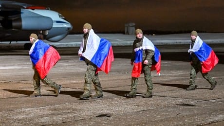 Liveticker Ukraine-Krieg – Gefangenenaustausch: 103 russische Soldaten kehren in die Heimat zurück Liveticker Ukraine-Krieg – Gefangenenaustausch: 103 russische Soldaten kehren in die Heimat zurück