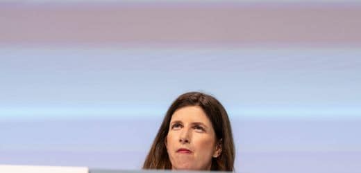 Commerzbank gegen UniCredit: Bank erneuert Vorwürfe schmutziger Taktik Commerzbank gegen UniCredit: Bank erneuert Vorwürfe schmutziger Taktik
