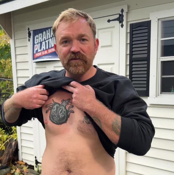 USA: Wie konnte ein Demokrat mit Nazi-Tattoo die Vorwahl in Maine gewinnen? USA: Wie konnte ein Demokrat mit Nazi-Tattoo die Vorwahl in Maine gewinnen?